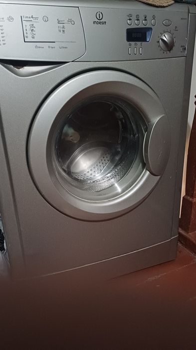 Продам стиральную машину INDEZIT
