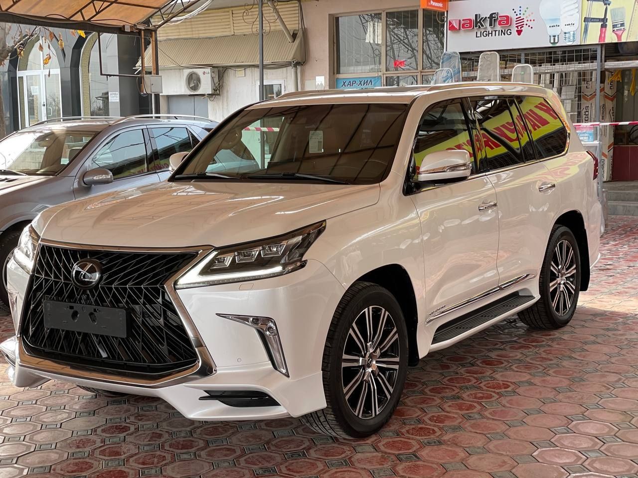 Lexus LX 570 S V8 5.7 турбо матор    Аренда. с. выкупим берилади.