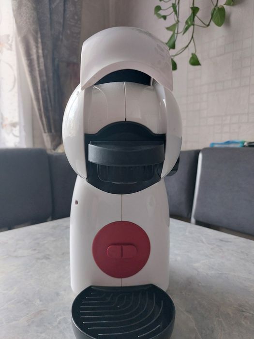 Капсульная кофемашина NESCAFE DOLCE GUSTO  б/у