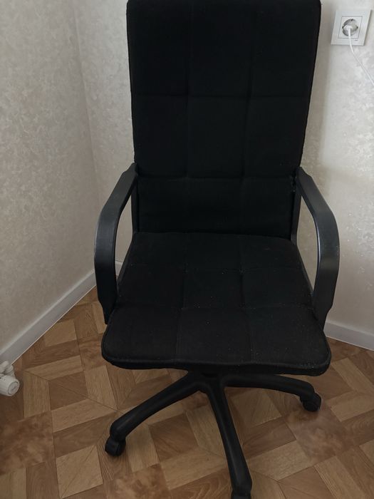 Продам кресло черное