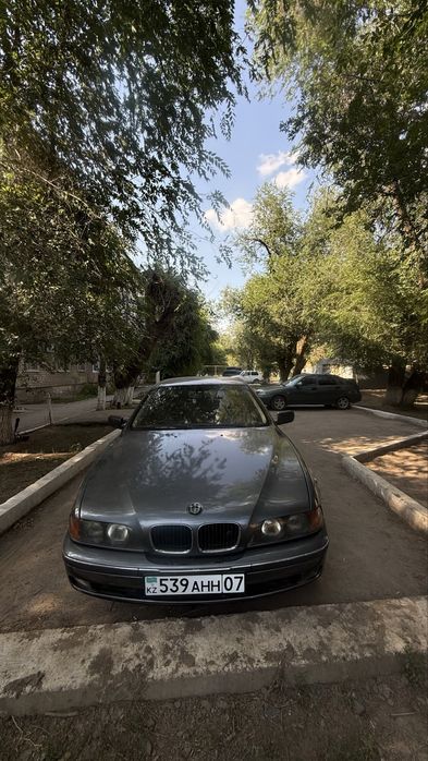 Продам машину БМВ
