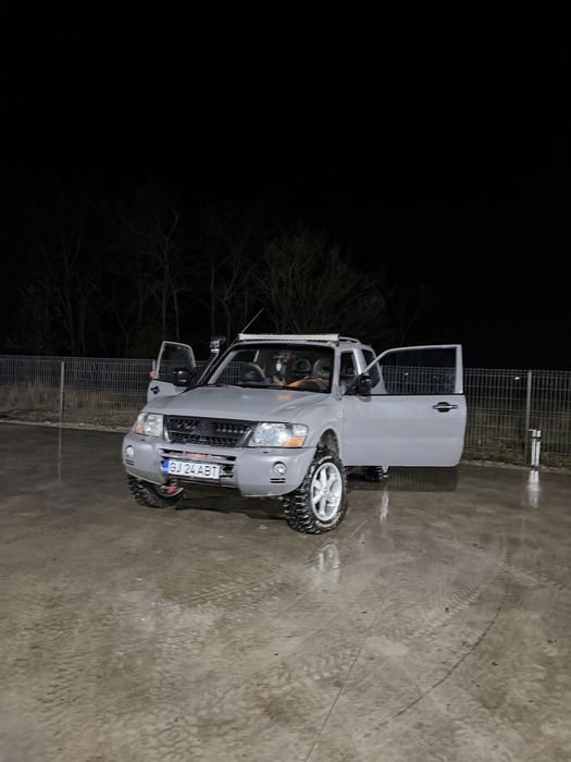 Vand mitshubisi pajero mk3 cu motor m57 rog a se citi descrerea