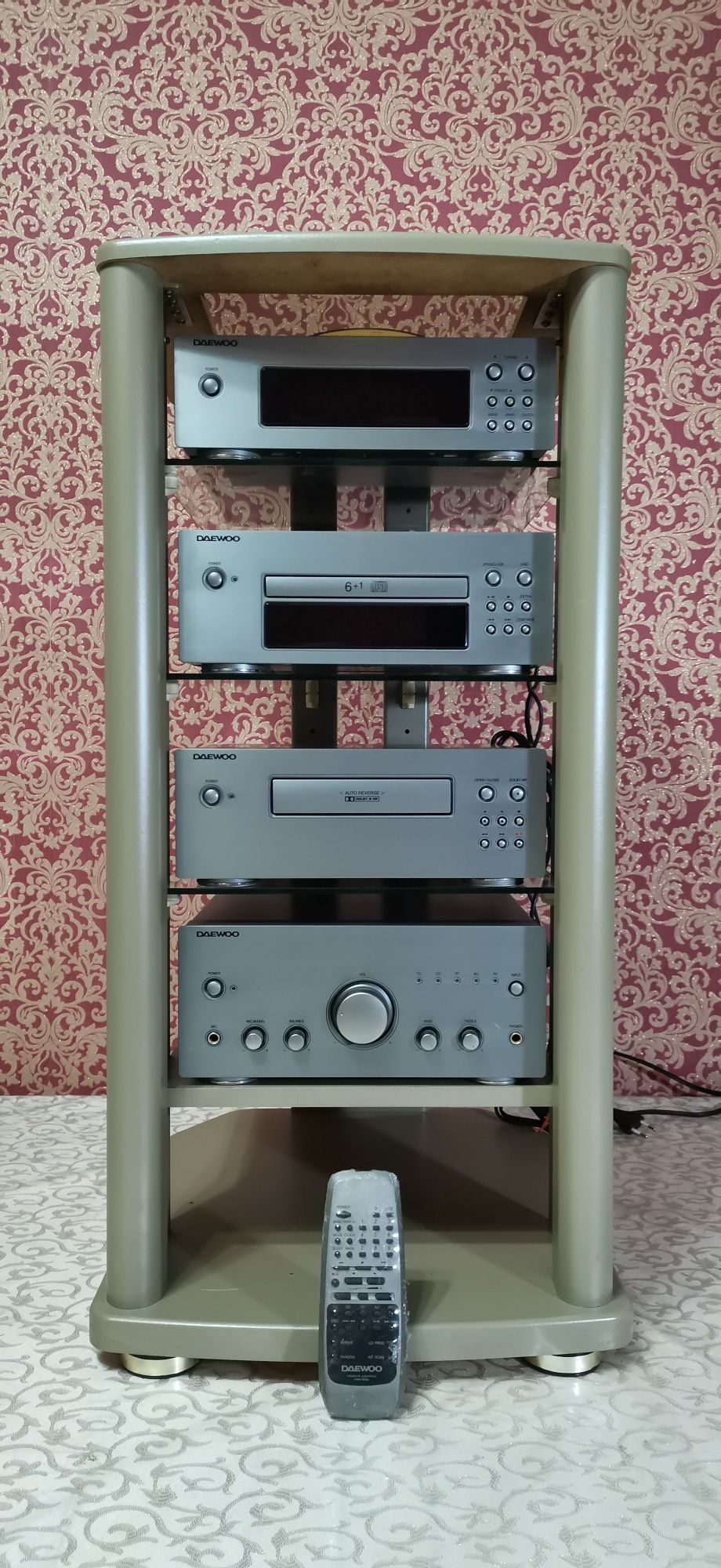 Муз центр daewoo ami 806 в хорошем состоянии. 250 долларов.