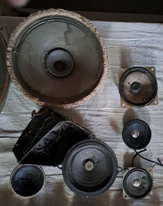 13 difuzoare diferite marimi