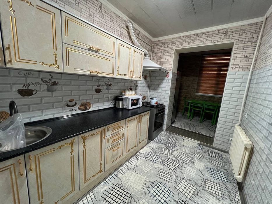 Сдается 3х комнатная квартира 
С обстановкой 
В горде Алмалыке