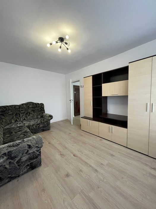 Pers fizica închiriez apartament 2 camere decomandat