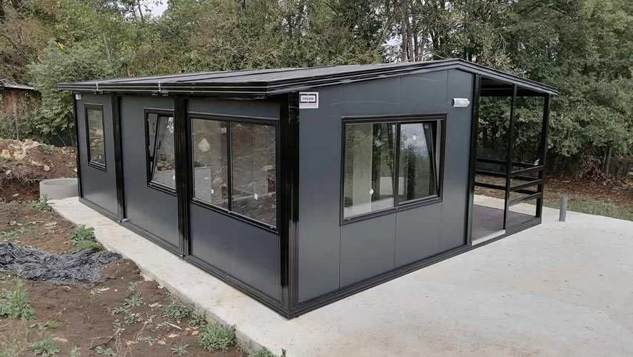 Casa, garaje auto pe structura metalica si panou sandwich termoizolant