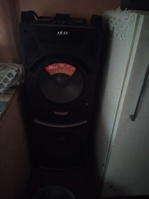 Vând boxa AKAI în perfecta stare de funcționare