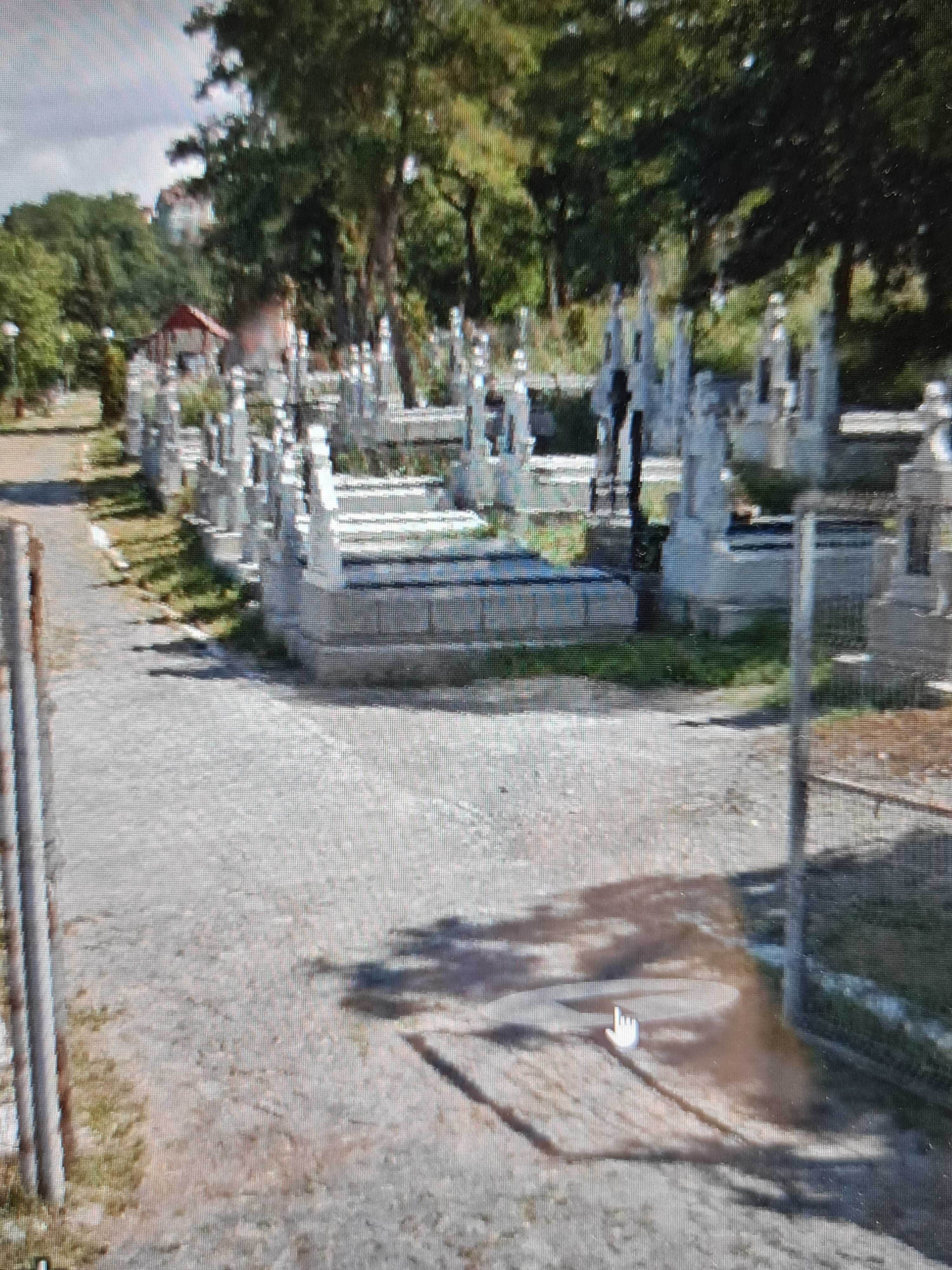 loc de veci in cimitirul/ortodox/ municipal Mures , platoul Cornesti