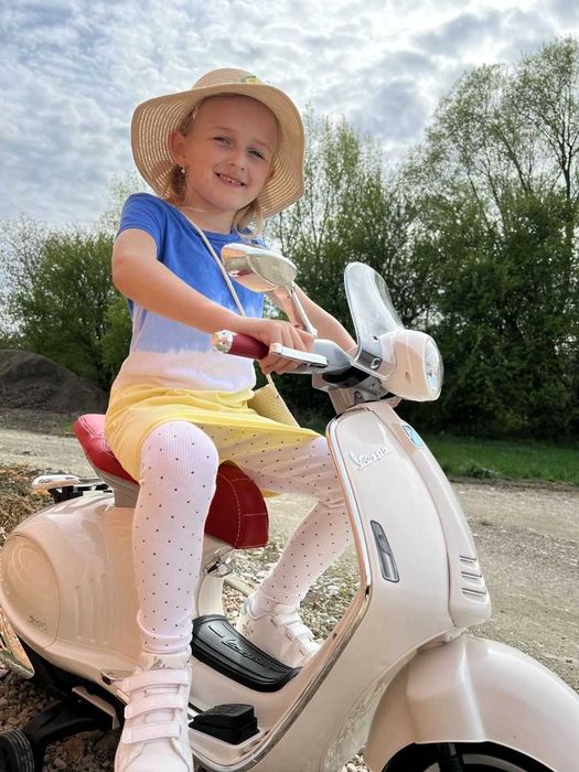 Лицензиран Акумулаторен Скутер Piaggio Vespa 946, 60W, 12V/4.5Ah
