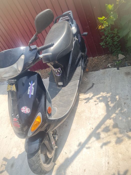 2 scutere 50 cm³ – Kymco și Suzuki