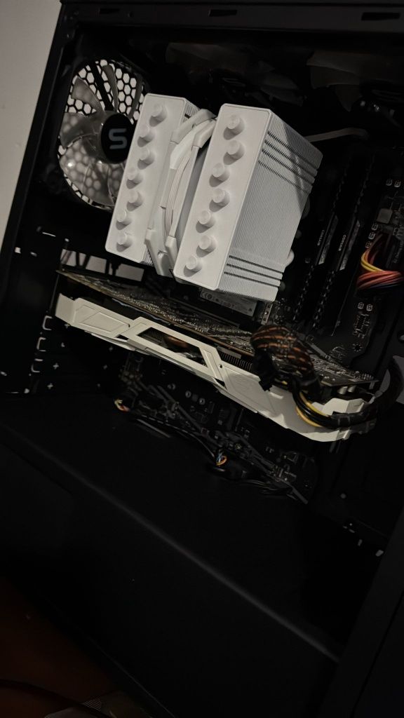 Vând unitate PC Gaming Ryzen 7 3800x, 16gb RAM, GTX 1080TI