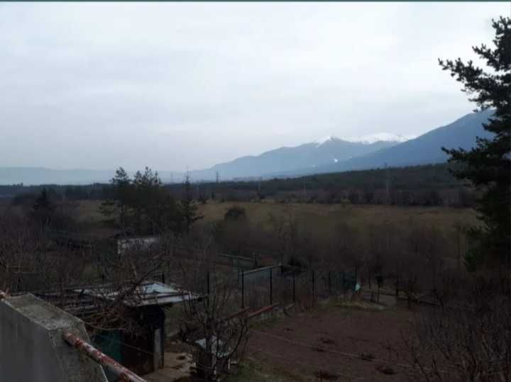 Вила във вилно селище