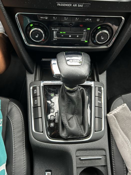 Vând Skoda Superb
