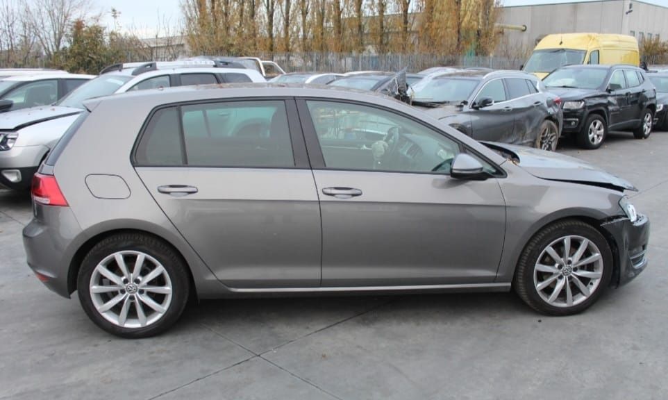 Golf 7 2 броя  2015 и 2019 facelift на части 1.6 TDI