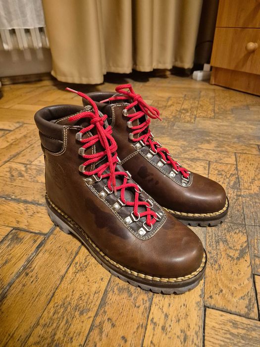 Vand bocanci maro din piele naturala, marimea 40, impermeabili, noi