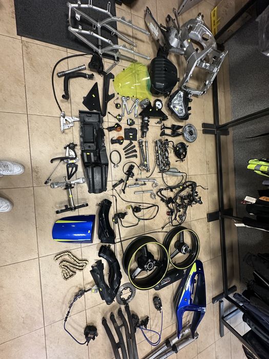 Suzuki gsxr 600 2001 на части