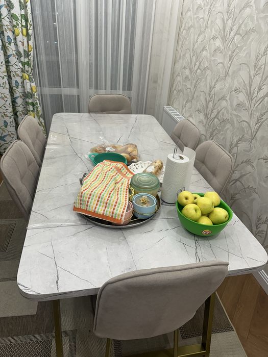 Продаю стол стулья