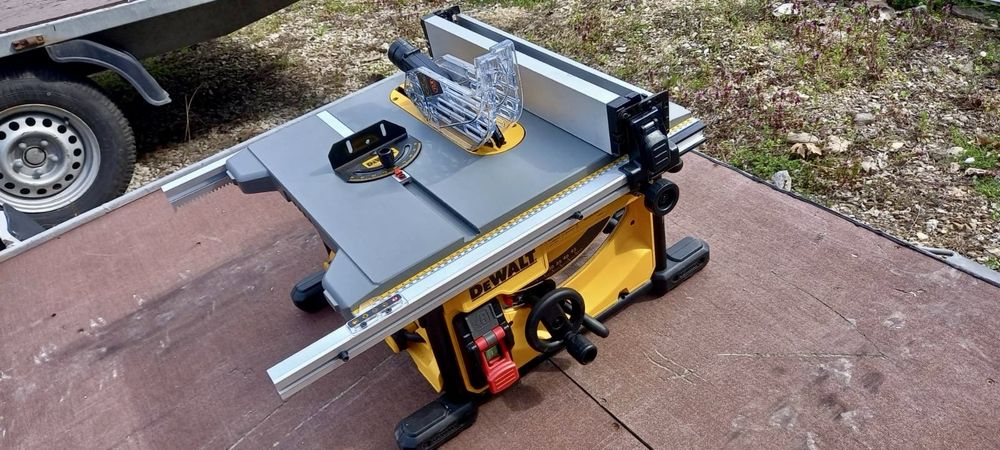 Настолен циркуляр DeWalt DWE 7485 -QS