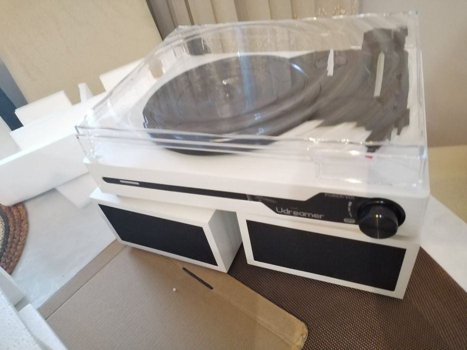 Грамофон Udreamer, грамофон с вградени високоговорители и Bluetooth