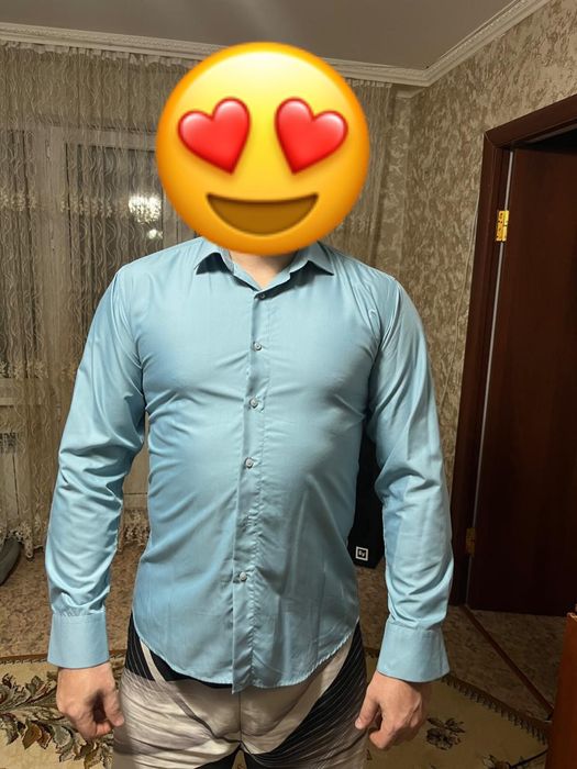 Продам  рубашку голубую