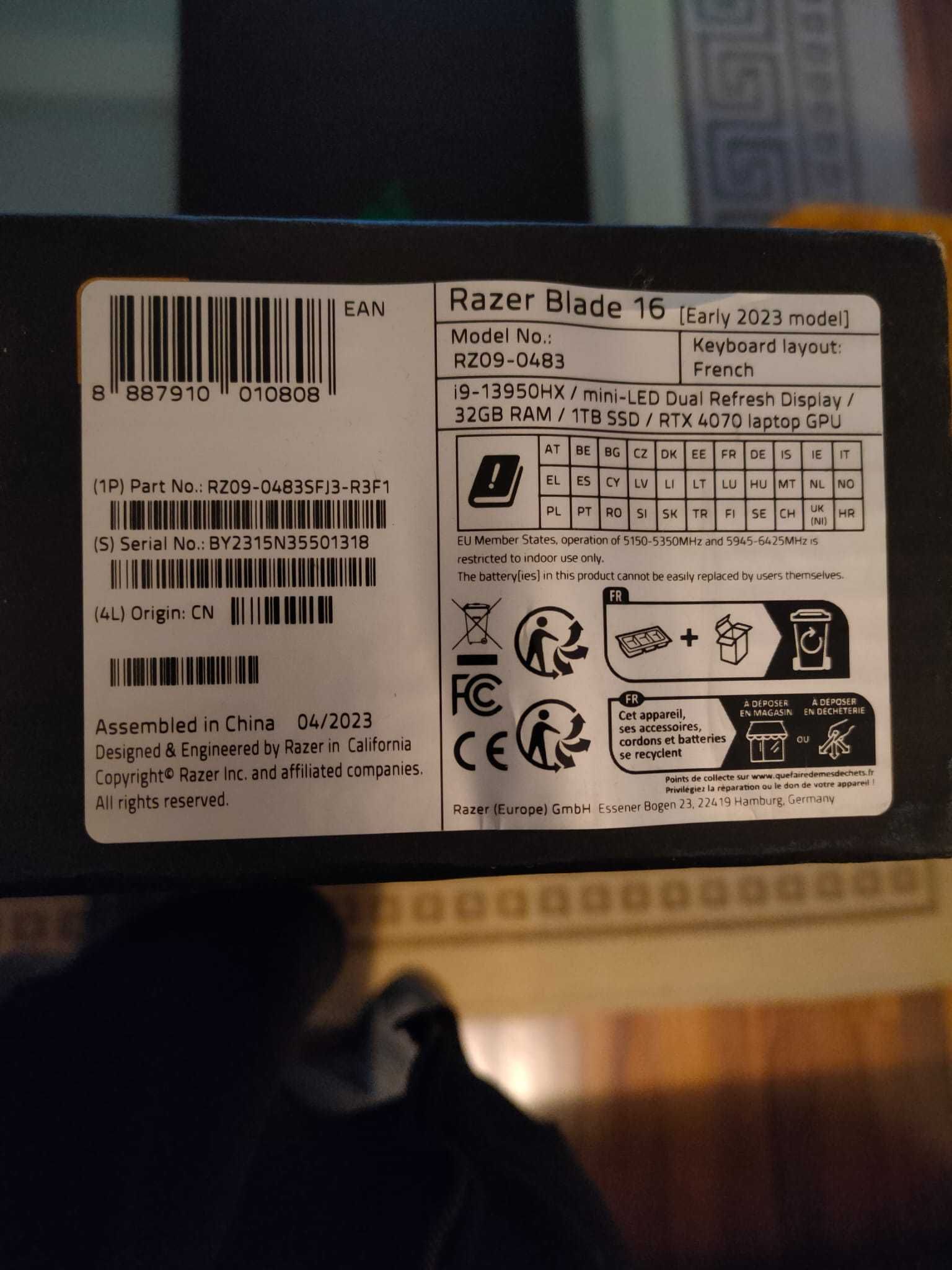 Laptop Razer 16, i9 13950 HX, Mini LED 4K HDR,32 GB RAM, 1TB ,RTX 4070