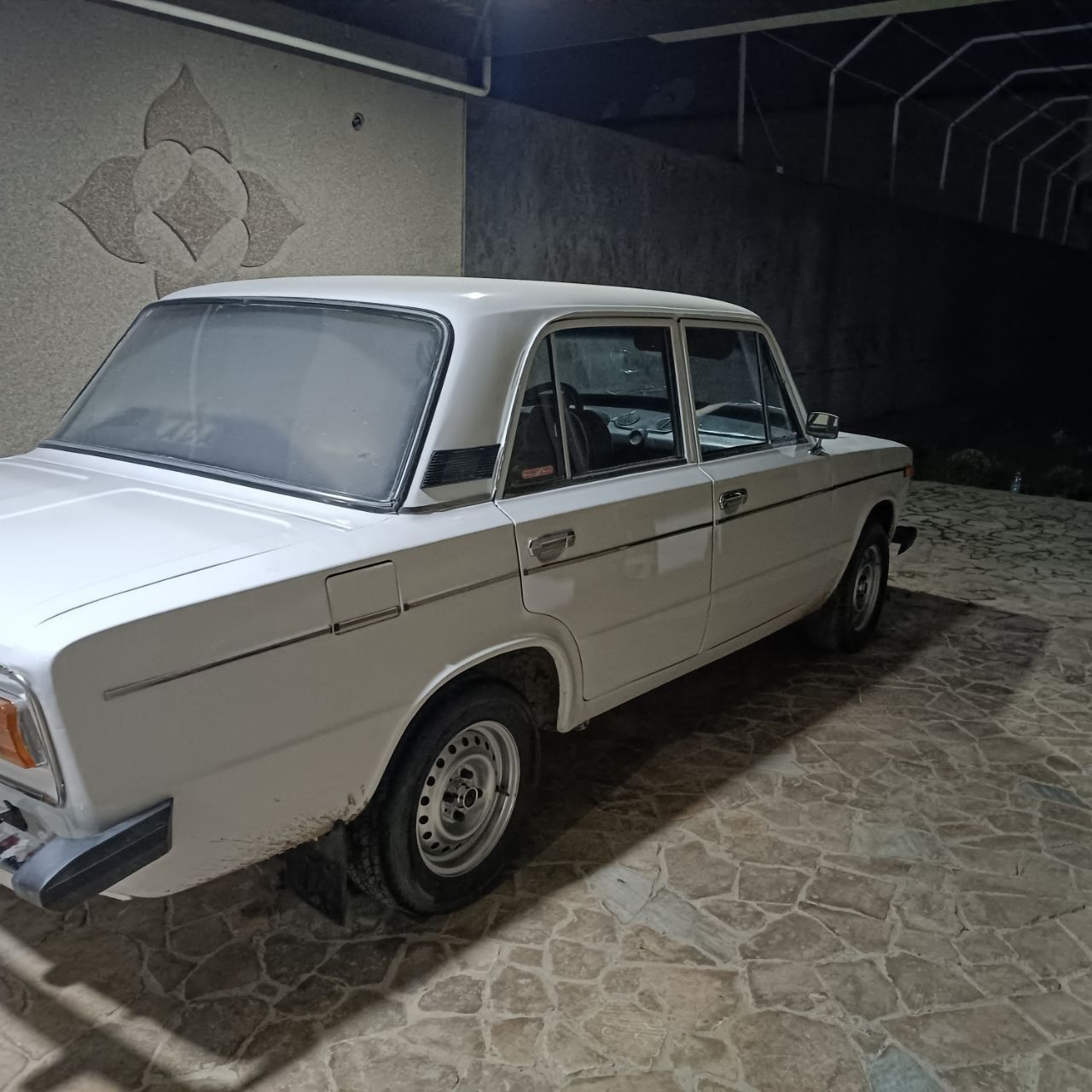 Vaz 2106 sotiladi