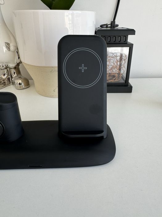 Безжична зарядна станция за iPhone