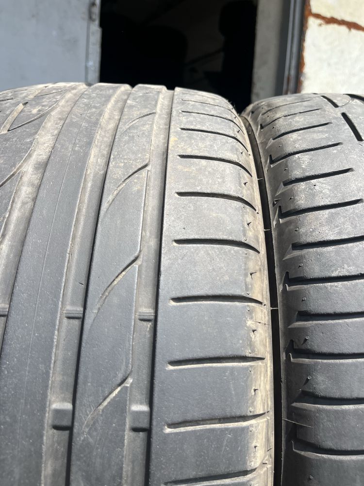 2 бр. летни гуми 235/40/19 Bridgestone RO1 DOT 1019 5 mm