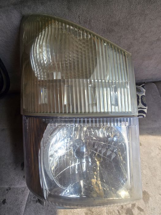 Фара передняя правая + поворот на ISUZU NMR85H