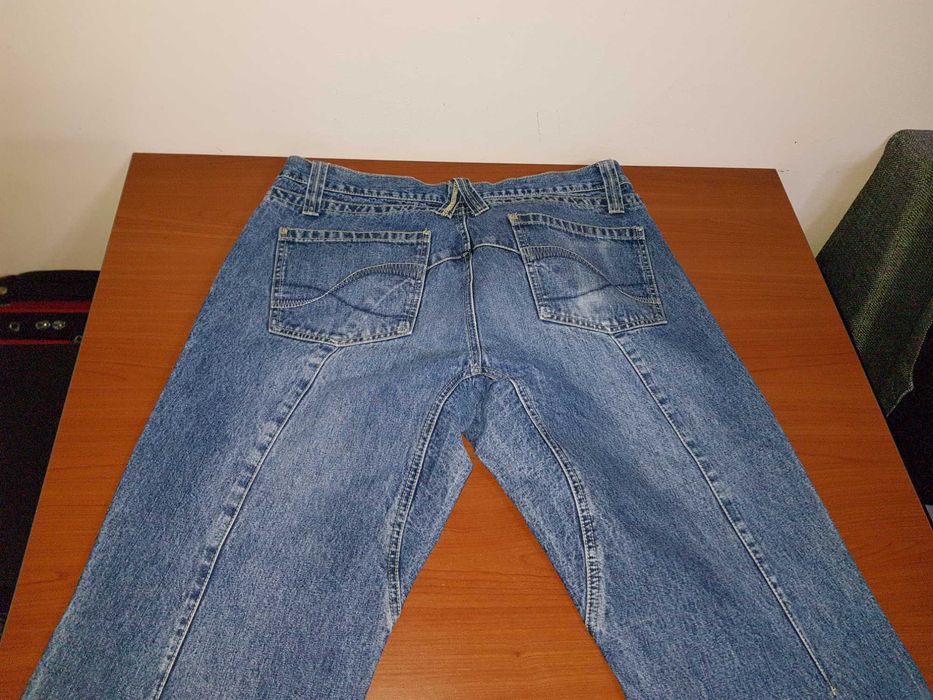 jeans bărbătești cu închidere nasturi metalici , mărimea 44