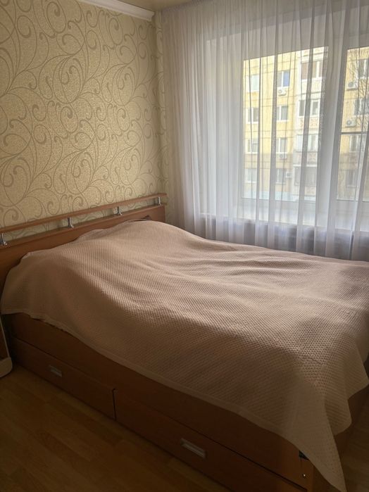 Отдам кровать  двухспальная 160*200 с матрасом