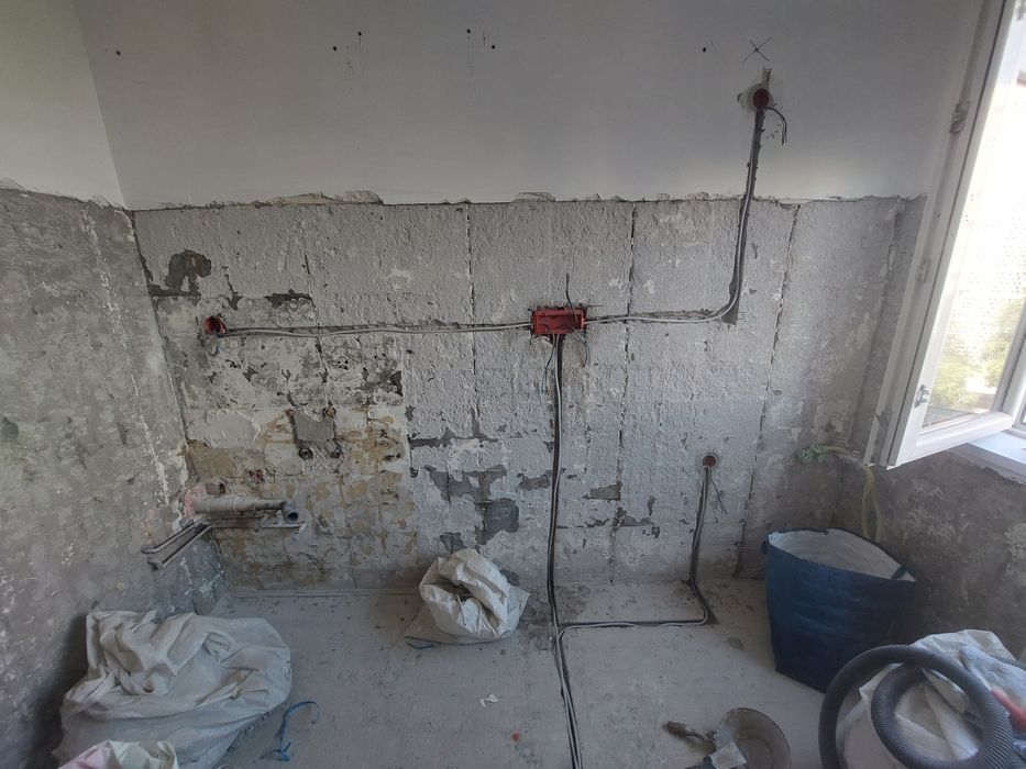 Electrician autorizat București montaj prize lustre tablou siguranțe