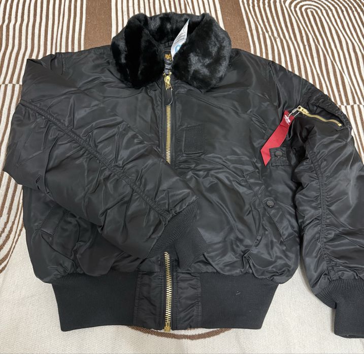 Продам куртку новую