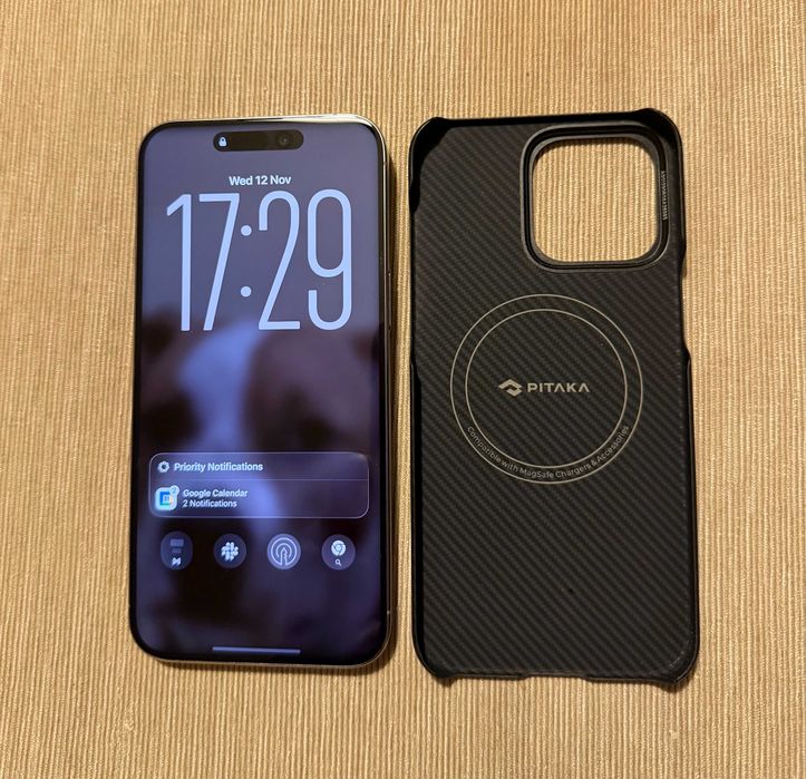 iPhone 15 Pro Max Natural Titanium 256GB + Pitaka Ultra-slim case