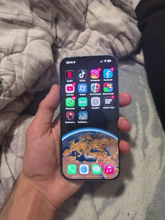 Vând iPhone 17 Blue Nou