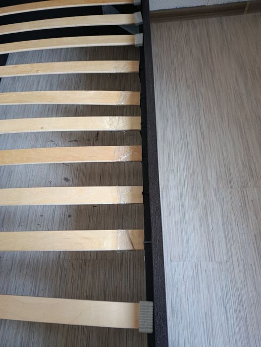 Кровать без матраса