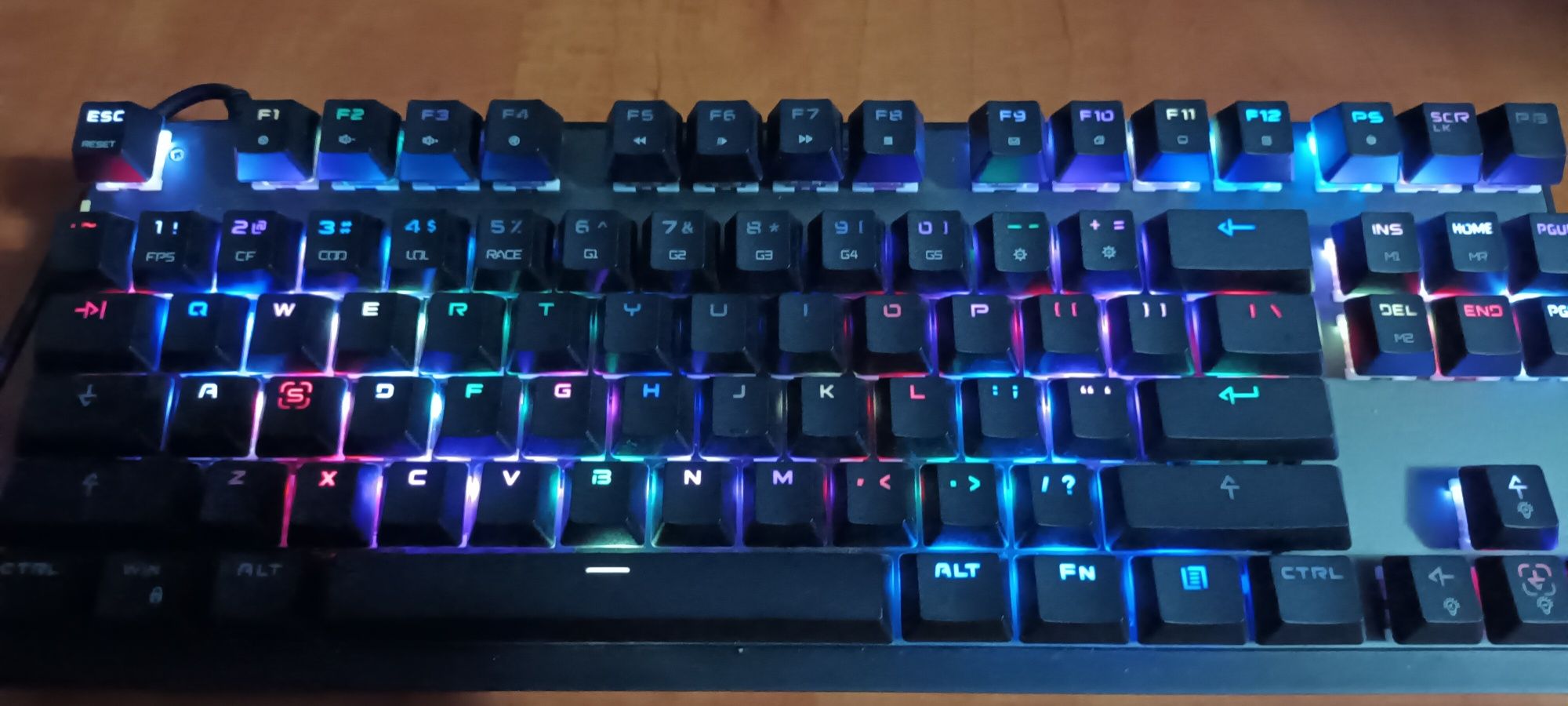 Vând tastatura mecanica gaming motospeed