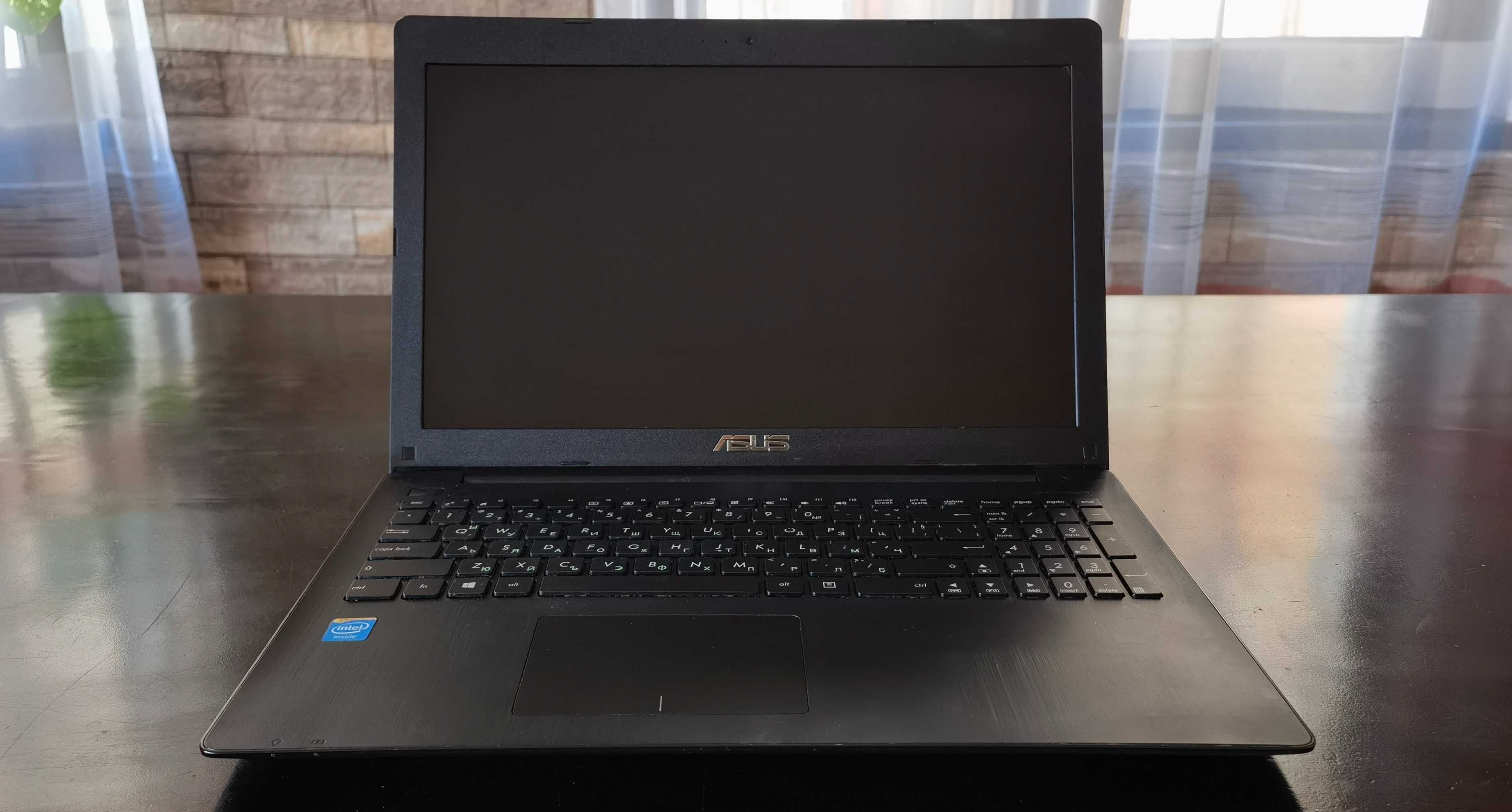 Продавам лаптоп Asus X553m/15.6сКам/2х2.16Ghz/4gb/1000gb/HDMI