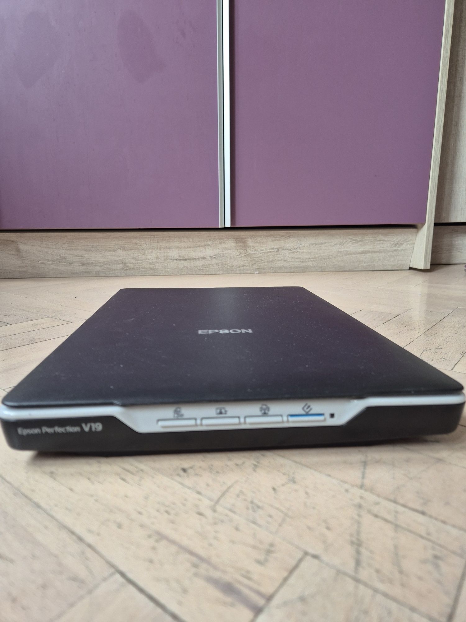 Скенер Epson Perfection V19