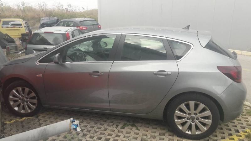 НА ЧАСТИ! Opel Astra J 1.6i Turbo АВТОМАТИК 180 кс. Климатик Хечбек