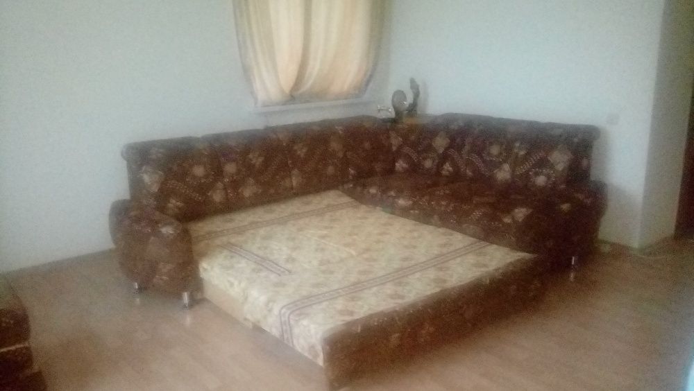 Продам диван угловой. разборный.