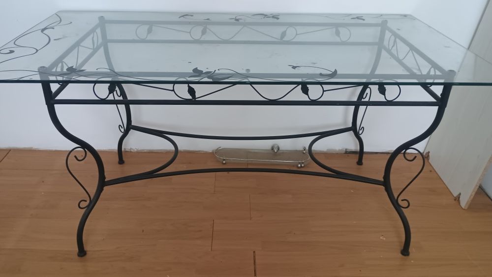 Vând masa fier forjat cu blat sticla securizata