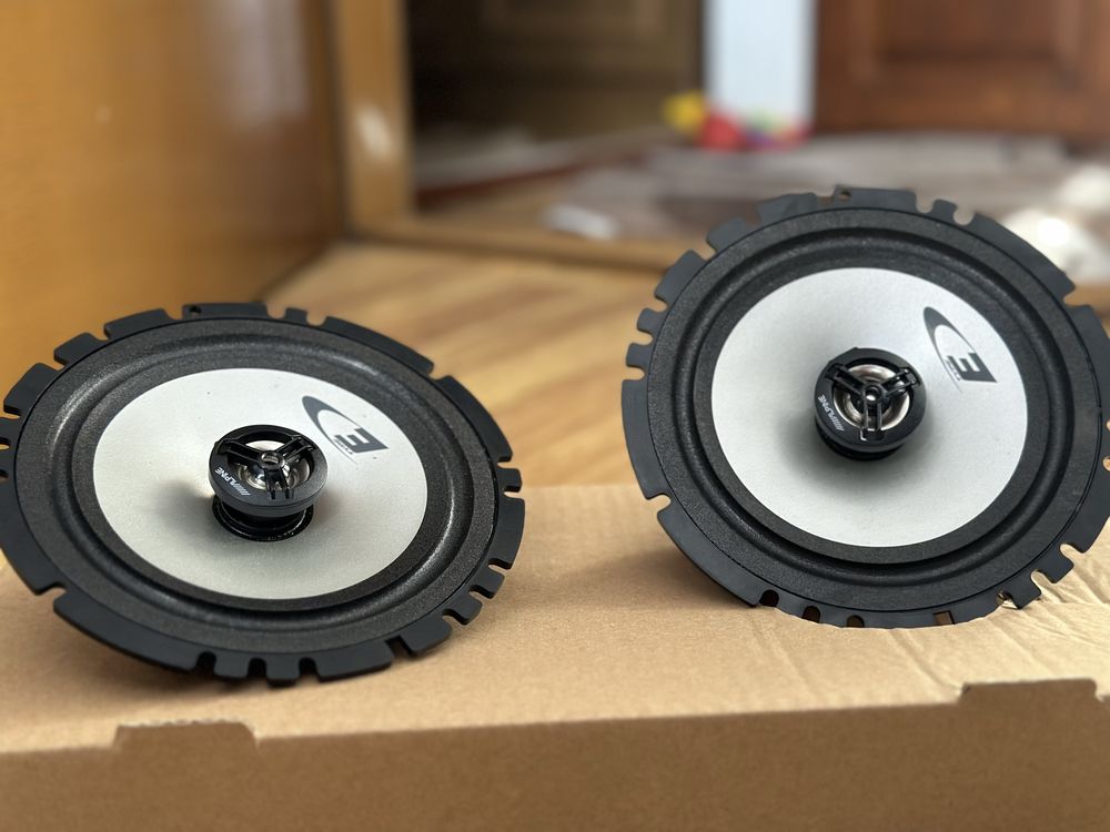 Boxe audio JBL  si ALPINE