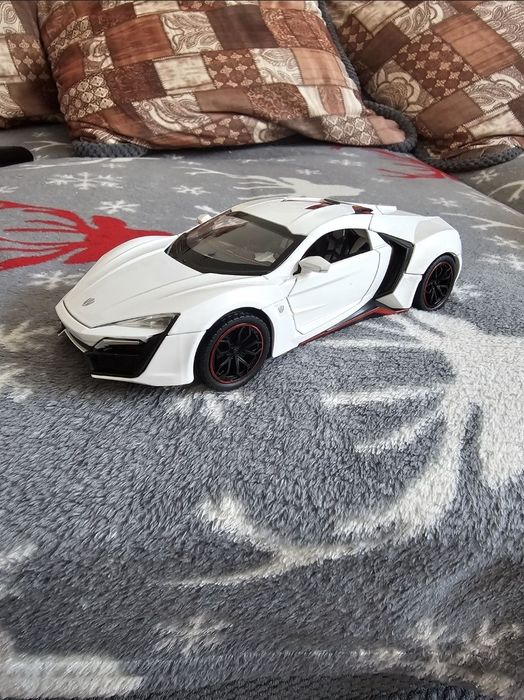 Macheta metalica lykan hypersport 1:24 noua