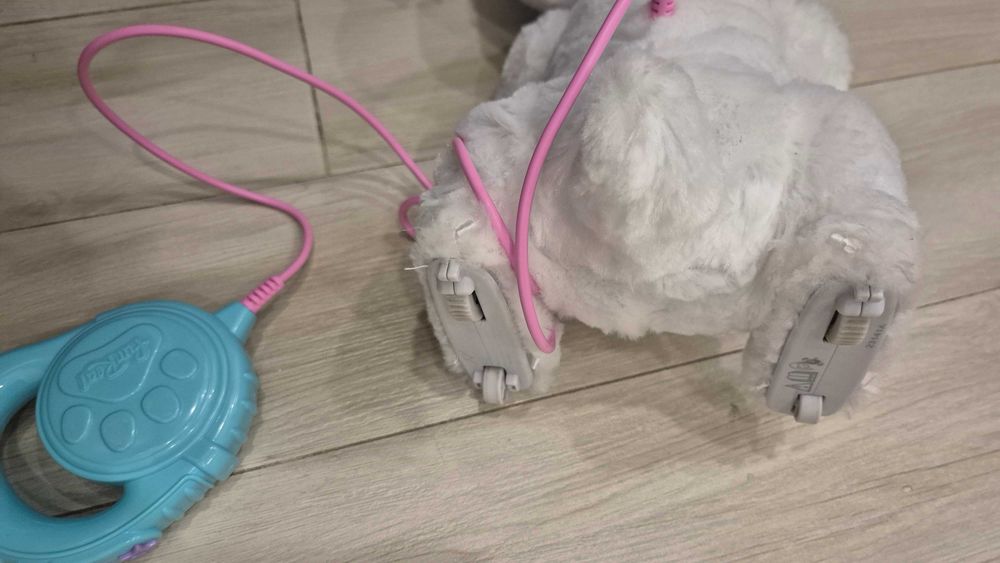 HASBRO FUR REAL Танцуващото кученце GoGo, зайчето Betsy, Viva Trolls