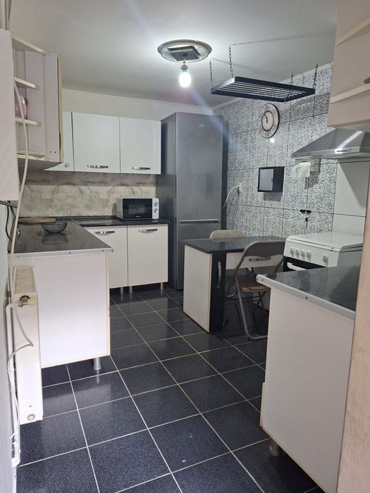 Inchiriez parter de casa