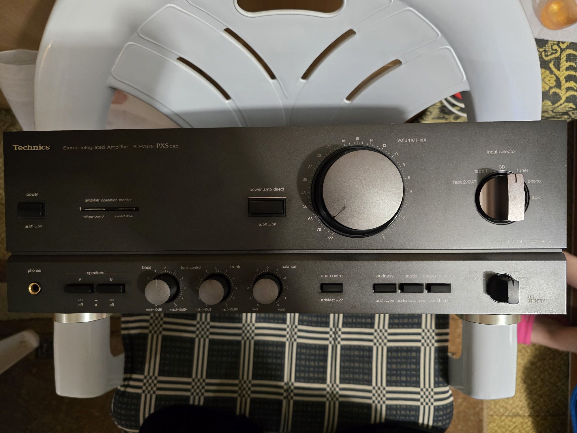 Усилвател Technics-su-v670 pxs cap Перфектен без ремонти 
4 ома 2×140W