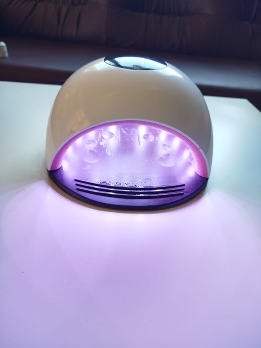ЛЕД и Ув лампа за гел лак