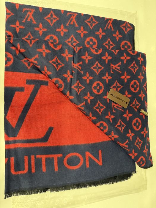 Женский шарф в стиле LV